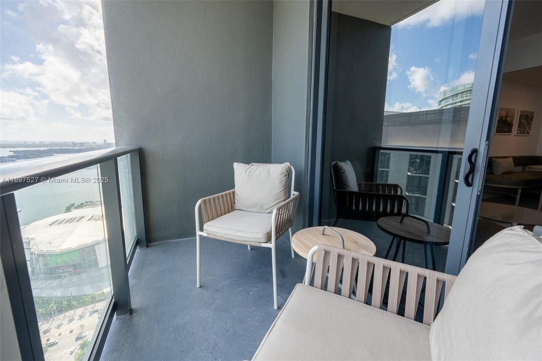 For Sale: $545,000 (1 beds, 1 baths, 598 Square Feet)