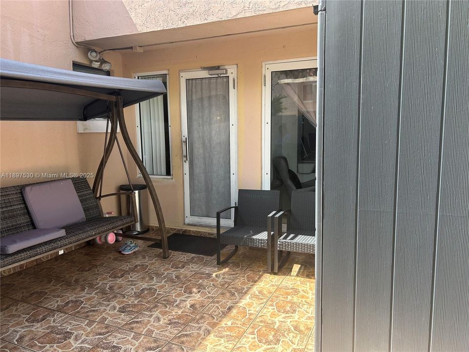 Под контрактом: $3,000 (3 спален, 2 ванн, 1195 Квадратных фут)