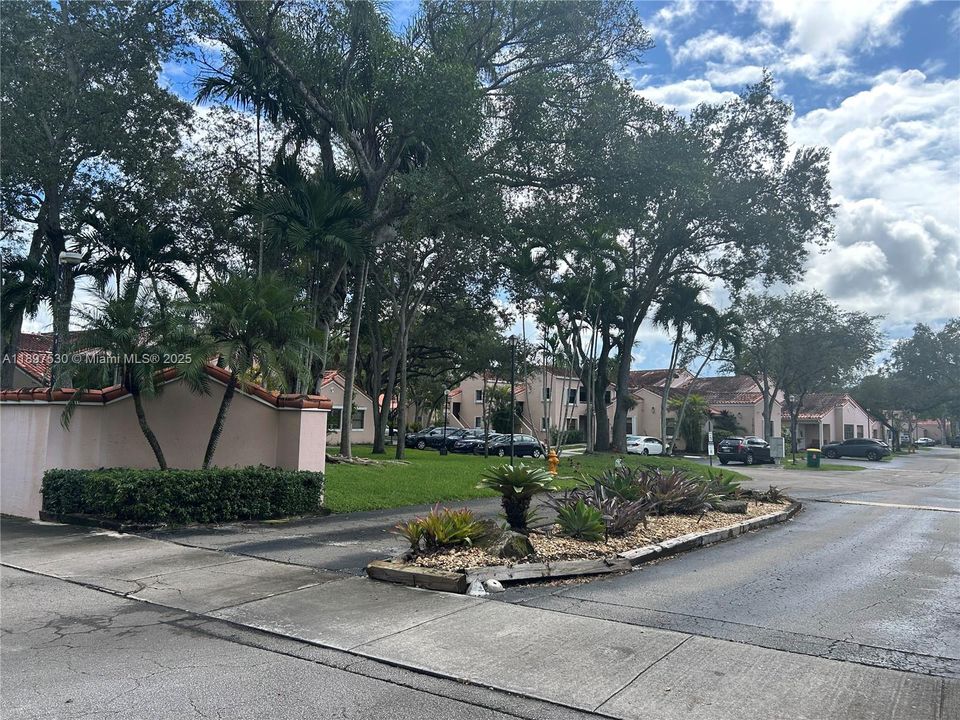 Под контрактом: $3,000 (3 спален, 2 ванн, 1195 Квадратных фут)