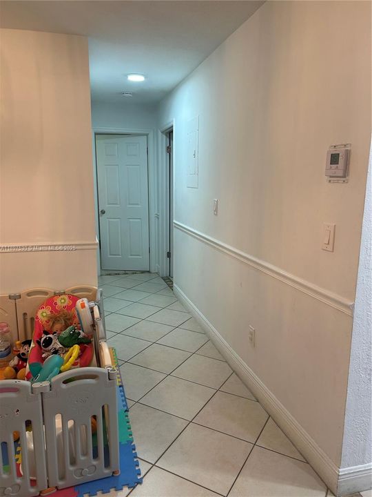 Под контрактом: $3,000 (3 спален, 2 ванн, 1195 Квадратных фут)