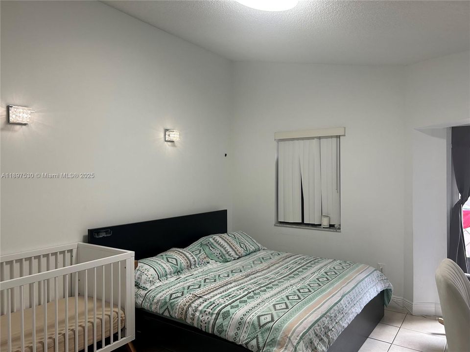 Под контрактом: $3,000 (3 спален, 2 ванн, 1195 Квадратных фут)