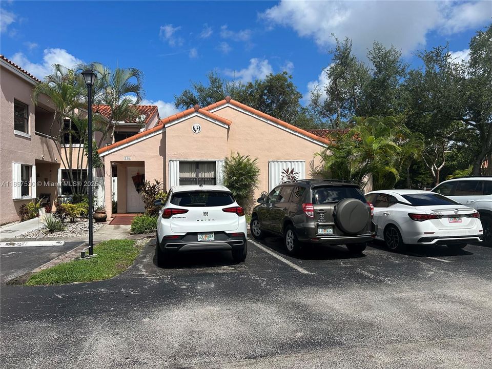 Под контрактом: $3,000 (3 спален, 2 ванн, 1195 Квадратных фут)