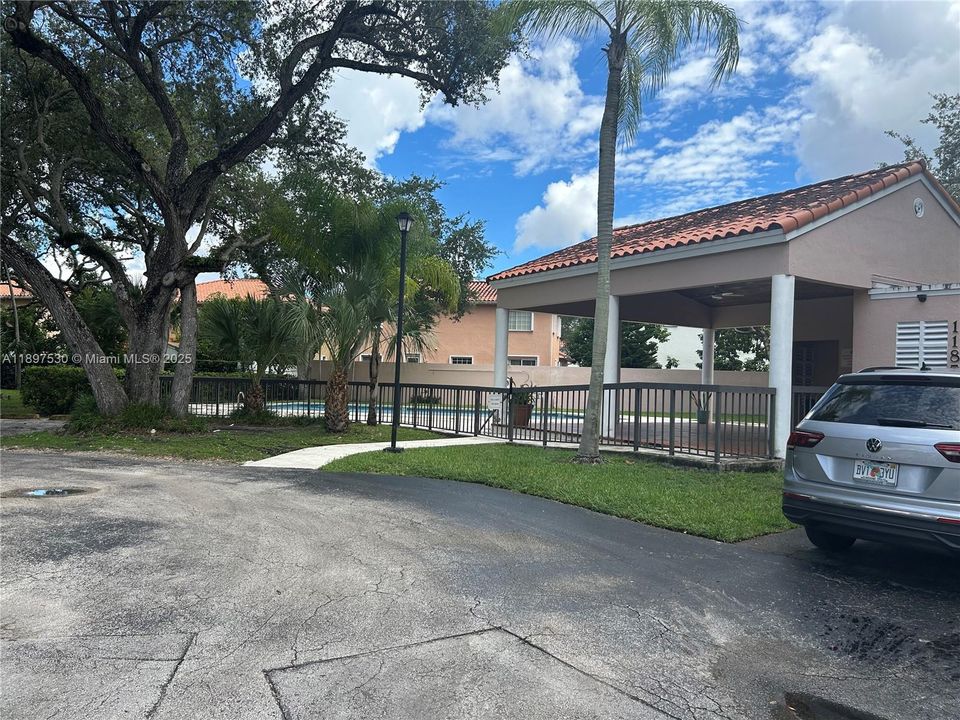 Под контрактом: $3,000 (3 спален, 2 ванн, 1195 Квадратных фут)