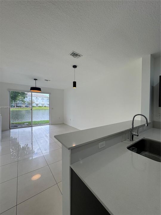 待售: $325,000 (3 贝兹, 2 浴室, 1260 平方英尺)