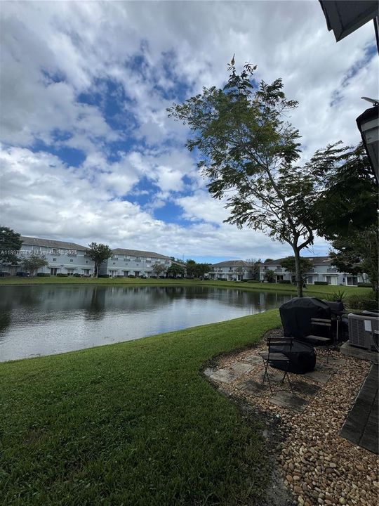 待售: $325,000 (3 贝兹, 2 浴室, 1260 平方英尺)