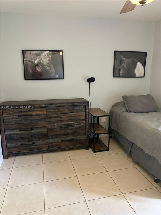 Под контрактом: $4,500 (2 спален, 2 ванн, 1180 Квадратных фут)