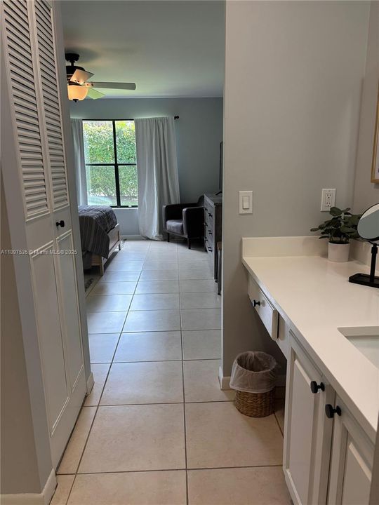 Под контрактом: $4,500 (2 спален, 2 ванн, 1180 Квадратных фут)