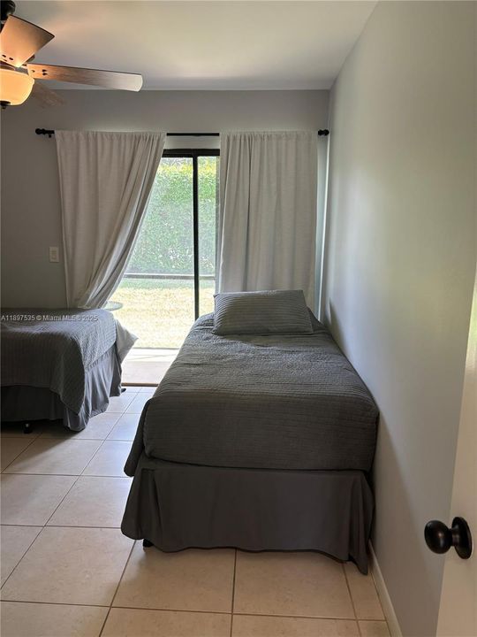 Под контрактом: $4,500 (2 спален, 2 ванн, 1180 Квадратных фут)