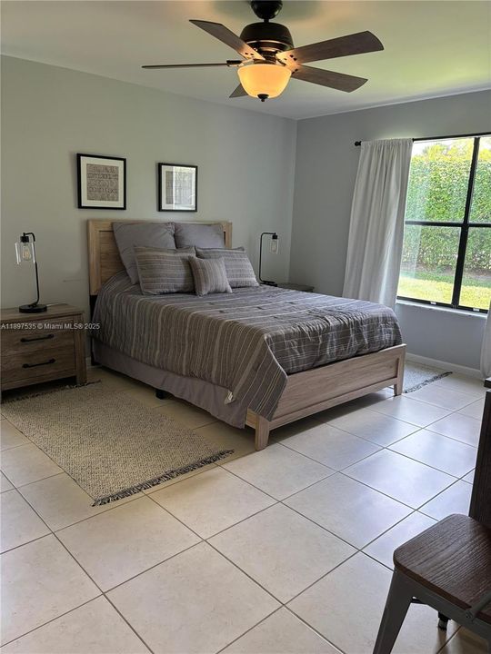 Под контрактом: $4,500 (2 спален, 2 ванн, 1180 Квадратных фут)