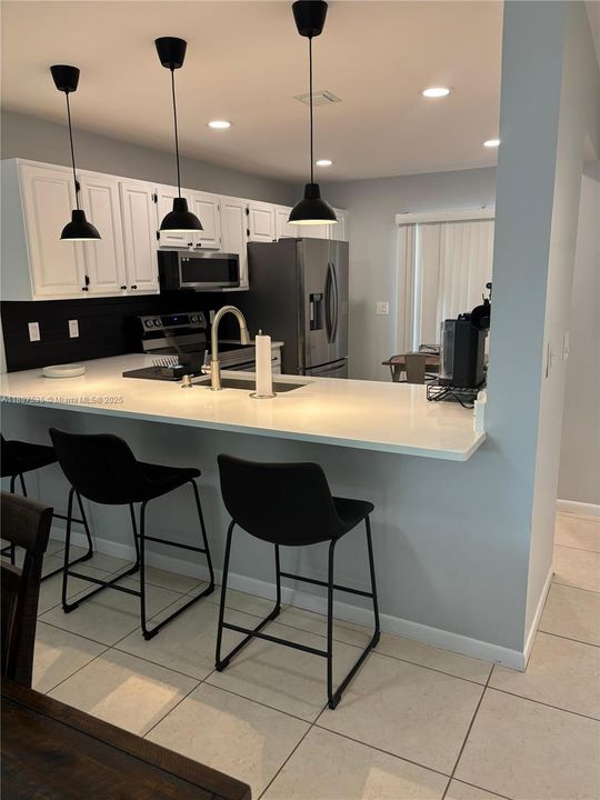 Под контрактом: $4,500 (2 спален, 2 ванн, 1180 Квадратных фут)