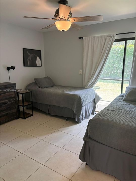 Под контрактом: $4,500 (2 спален, 2 ванн, 1180 Квадратных фут)