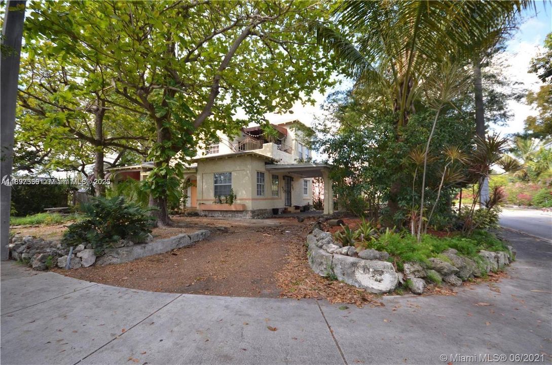 For Sale: $1,250,000 (4 beds, 2 baths, 2161 Square Feet)