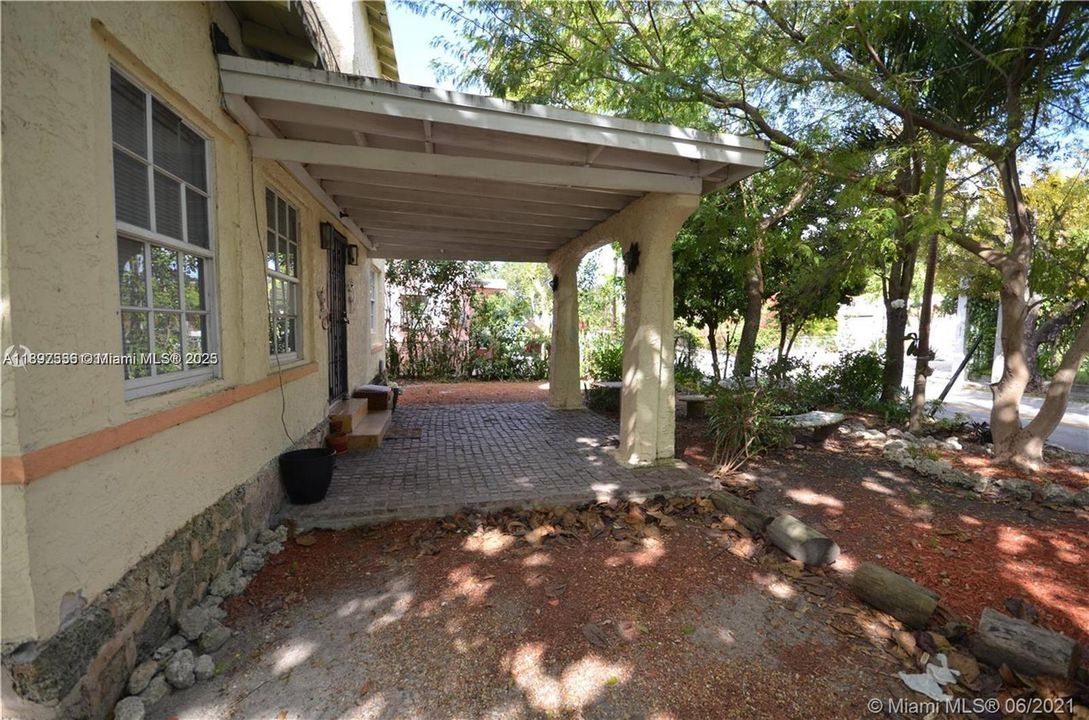 For Sale: $1,250,000 (4 beds, 2 baths, 2161 Square Feet)