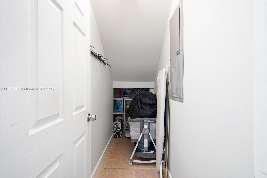 待售: $1,700,000 (7 贝兹, 5 浴室, 4073 平方英尺)