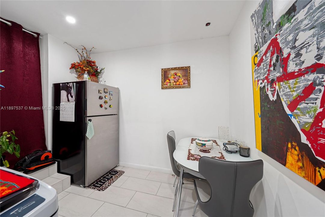 待售: $1,700,000 (7 贝兹, 5 浴室, 4073 平方英尺)