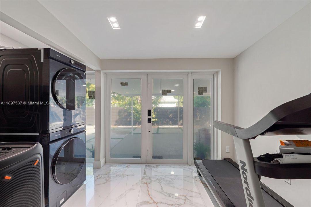 待售: $1,700,000 (7 贝兹, 5 浴室, 4073 平方英尺)