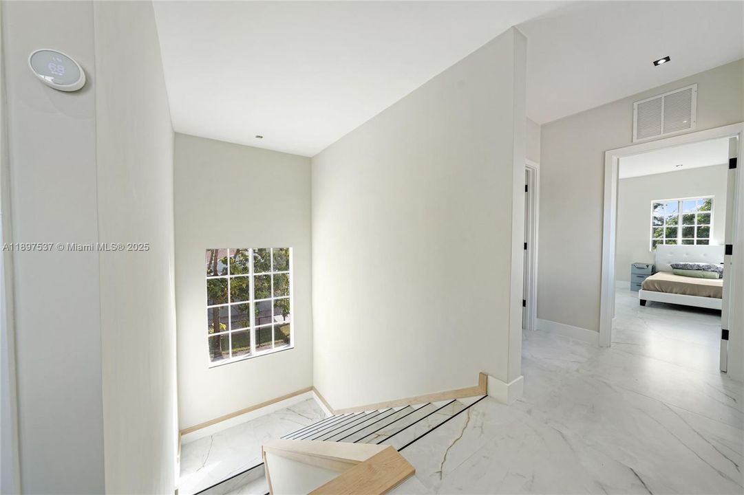 待售: $1,700,000 (7 贝兹, 5 浴室, 4073 平方英尺)