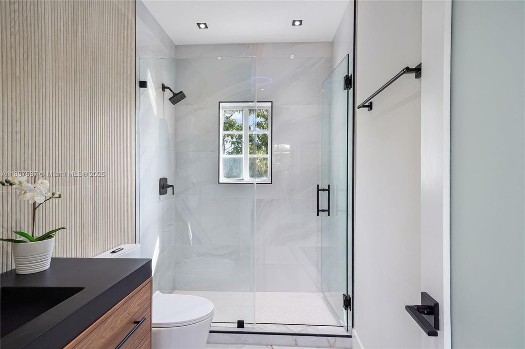 待售: $1,700,000 (7 贝兹, 5 浴室, 4073 平方英尺)