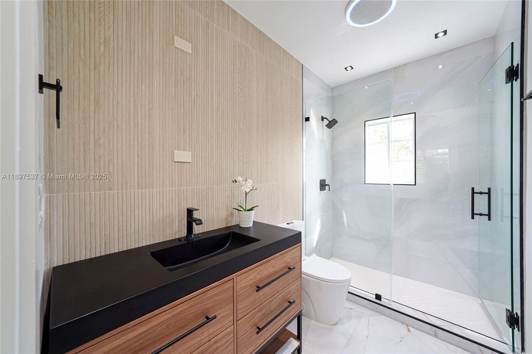 待售: $1,700,000 (7 贝兹, 5 浴室, 4073 平方英尺)