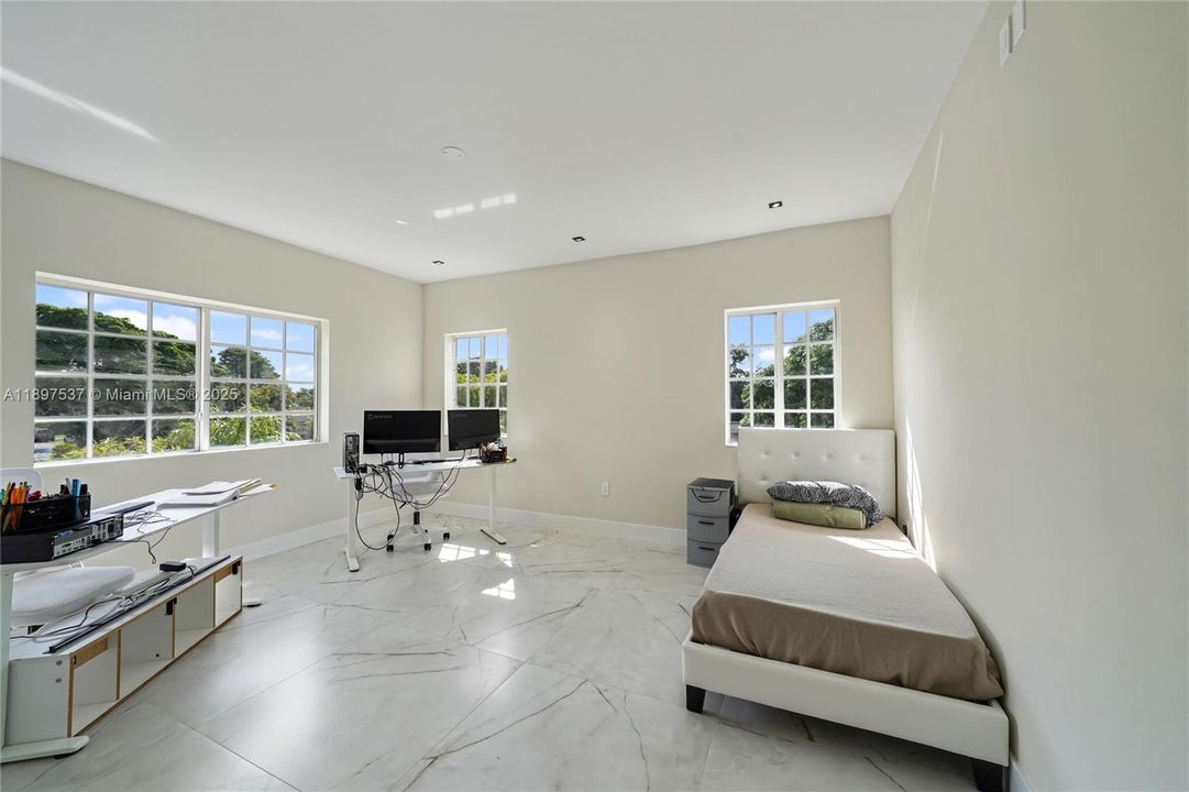 待售: $1,700,000 (7 贝兹, 5 浴室, 4073 平方英尺)