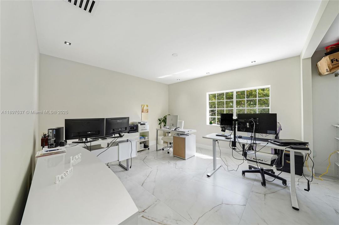 待售: $1,700,000 (7 贝兹, 5 浴室, 4073 平方英尺)