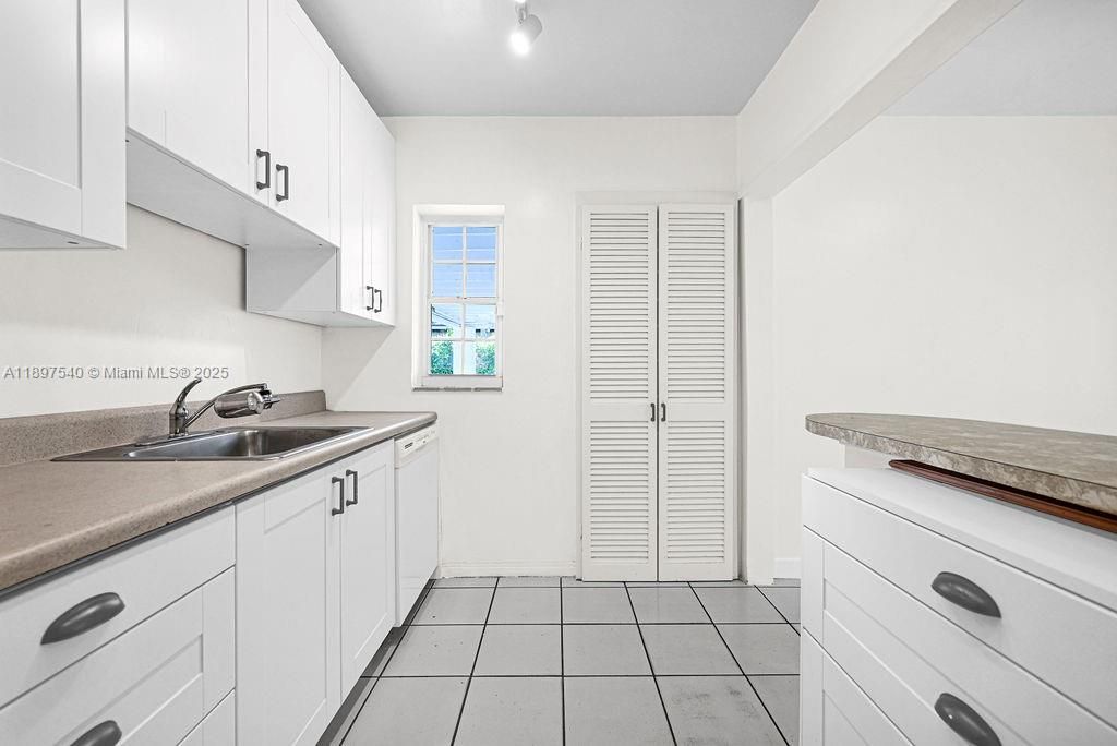 Recently Rented: $4,200 (4 beds, 2 baths, 1064 Square Feet)