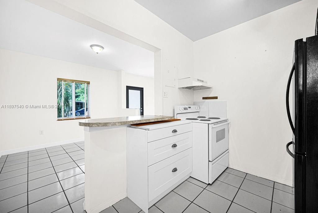 Recently Rented: $4,200 (4 beds, 2 baths, 1064 Square Feet)