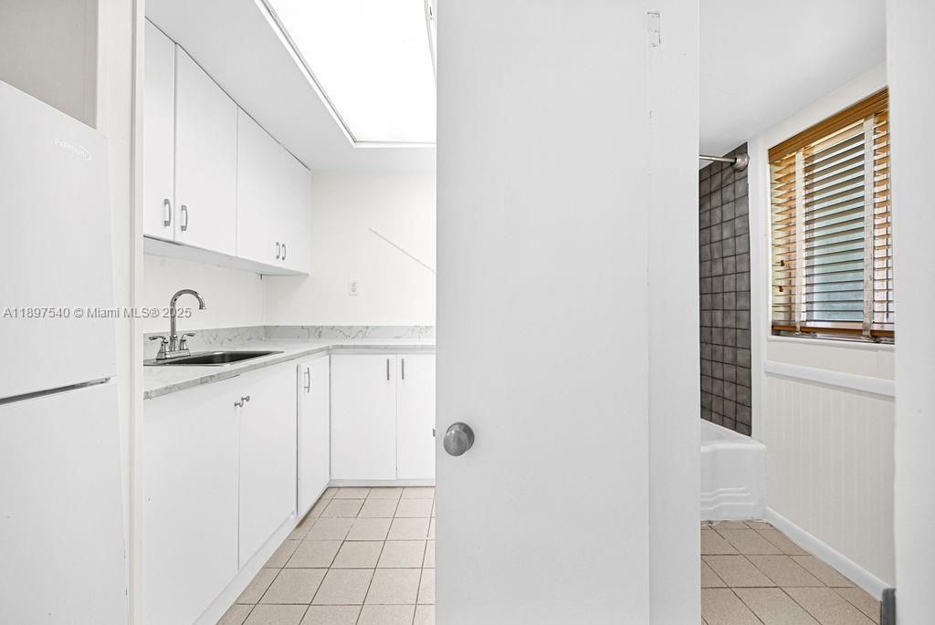 Recently Rented: $4,200 (4 beds, 2 baths, 1064 Square Feet)