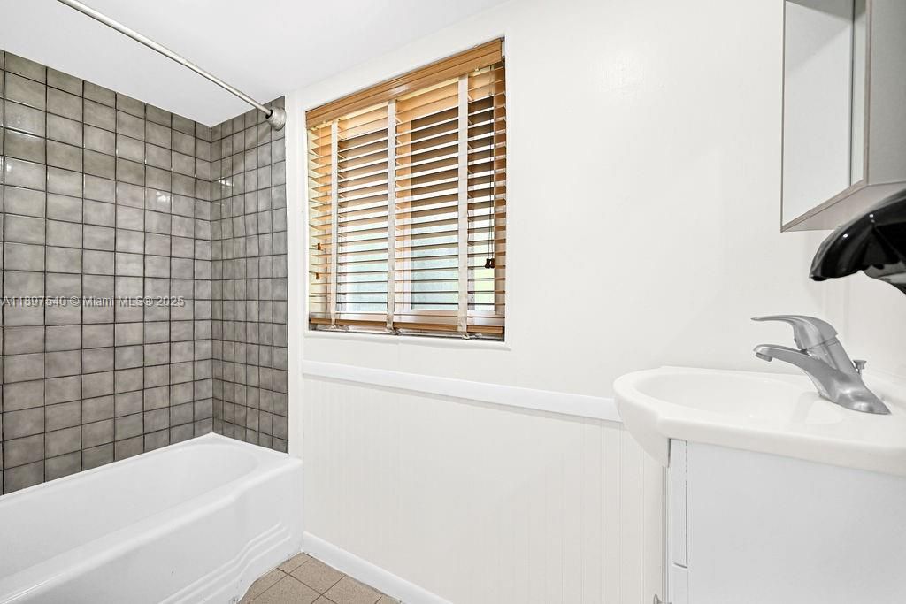 Recently Rented: $4,200 (4 beds, 2 baths, 1064 Square Feet)