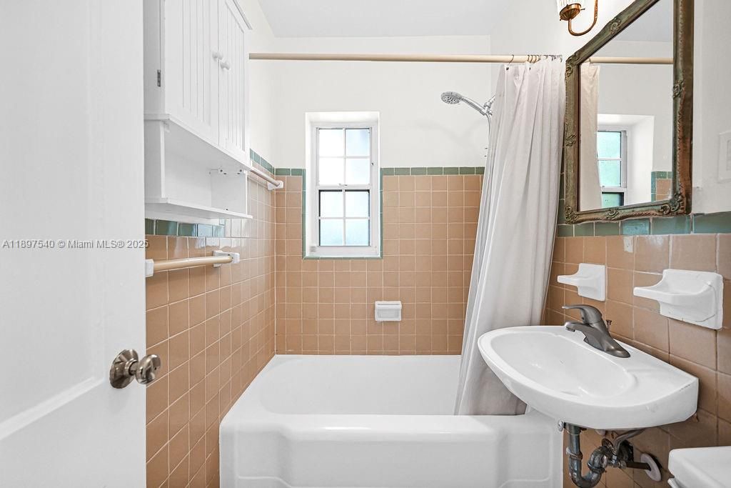 Recently Rented: $4,200 (4 beds, 2 baths, 1064 Square Feet)