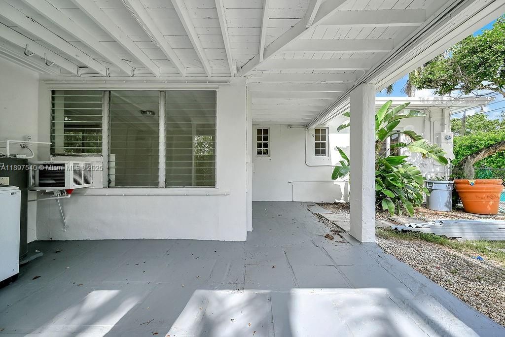 Recently Rented: $4,200 (4 beds, 2 baths, 1064 Square Feet)