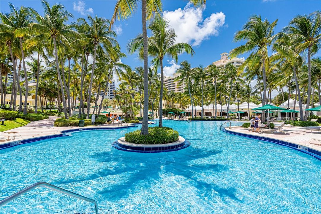 For Sale: $2,870,000 (3 beds, 3 baths, 2667 Square Feet)