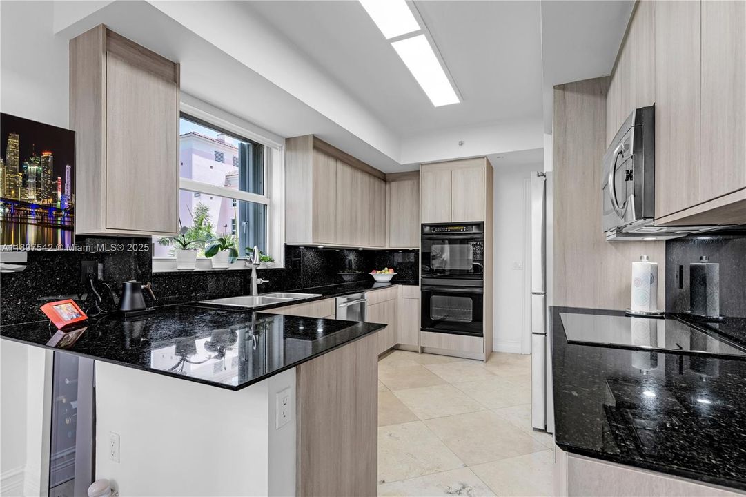 For Sale: $2,870,000 (3 beds, 3 baths, 2667 Square Feet)