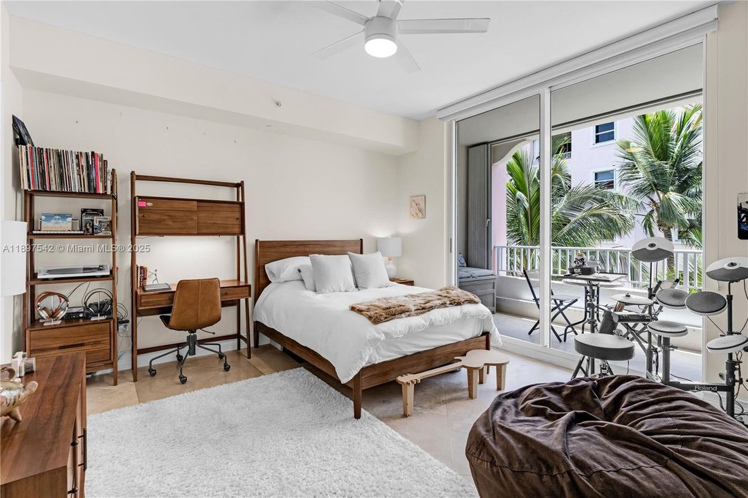 For Sale: $2,870,000 (3 beds, 3 baths, 2667 Square Feet)