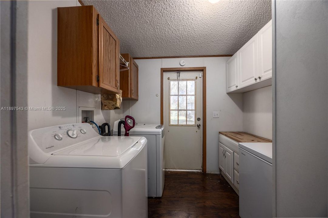 For Sale: $220,000 (3 beds, 2 baths, 1640 Square Feet)