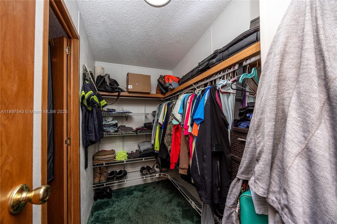 For Sale: $220,000 (3 beds, 2 baths, 1640 Square Feet)