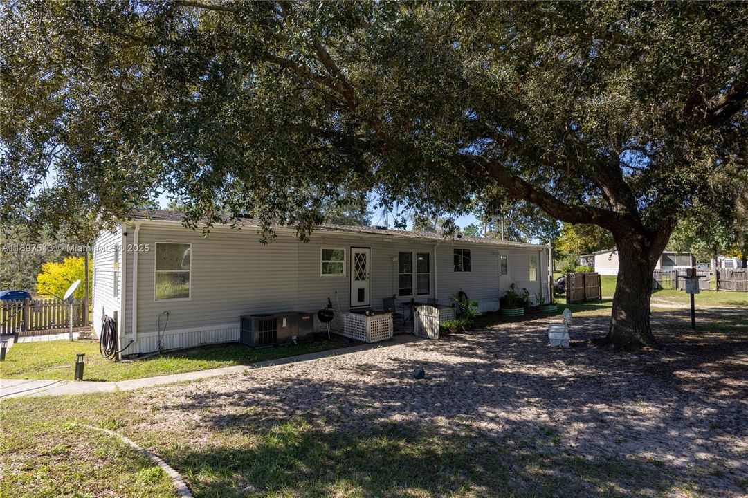For Sale: $220,000 (3 beds, 2 baths, 1640 Square Feet)