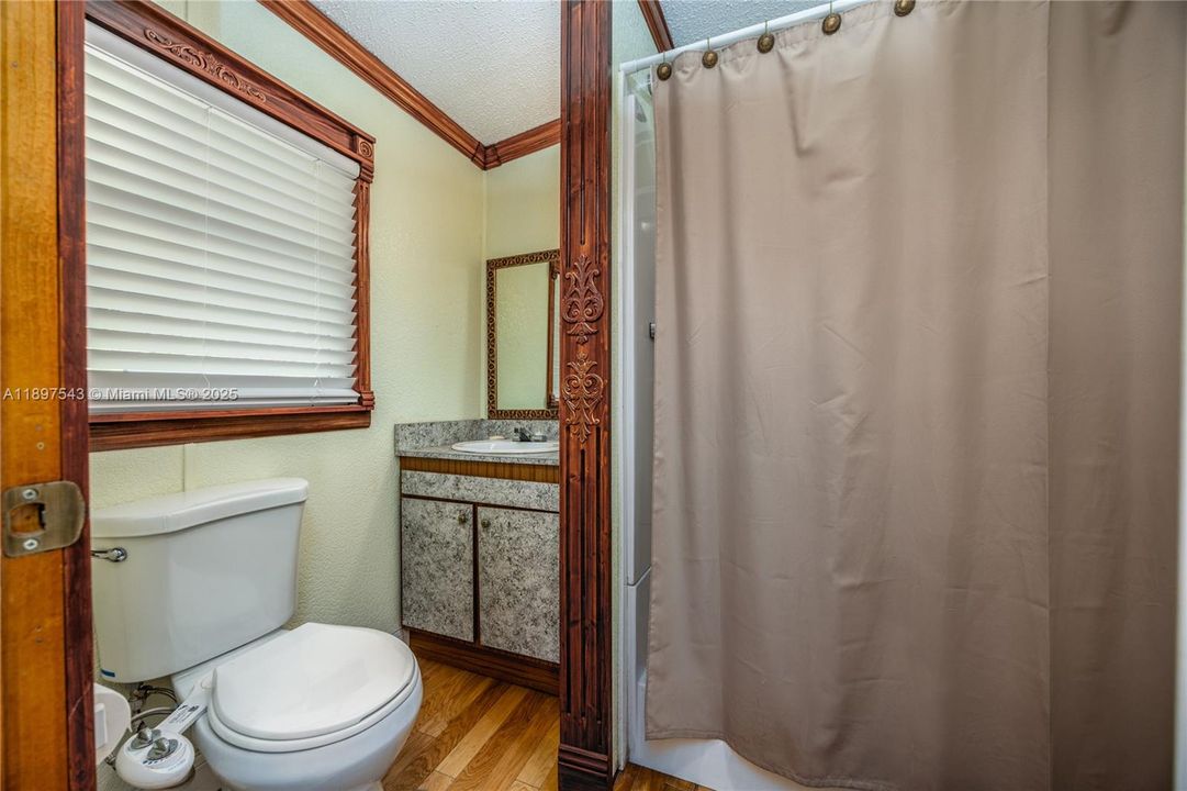 For Sale: $220,000 (3 beds, 2 baths, 1640 Square Feet)