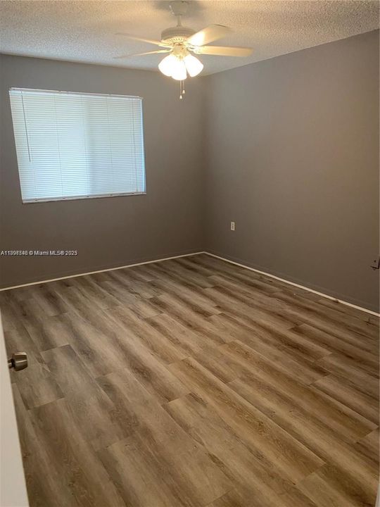 Под контрактом: $1,600 (1 спален, 1 ванн, 800 Квадратных фут)