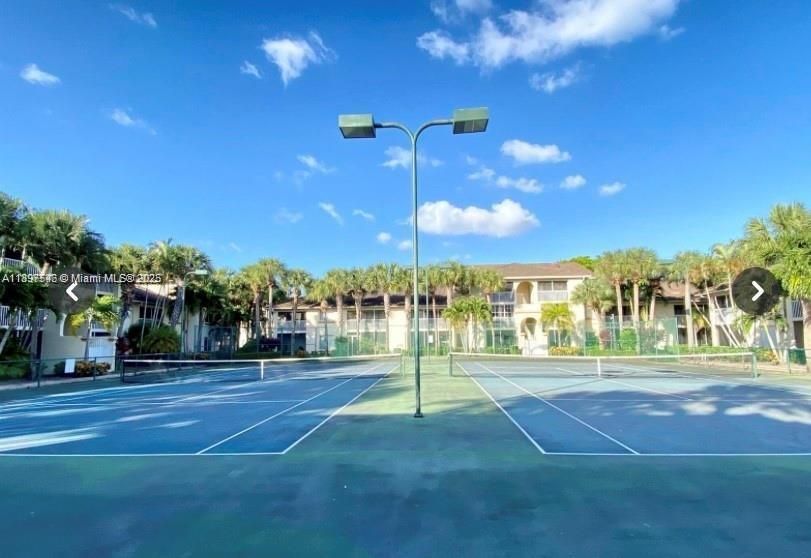 Под контрактом: $1,600 (1 спален, 1 ванн, 800 Квадратных фут)