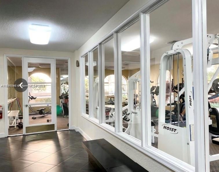 Под контрактом: $1,600 (1 спален, 1 ванн, 800 Квадратных фут)