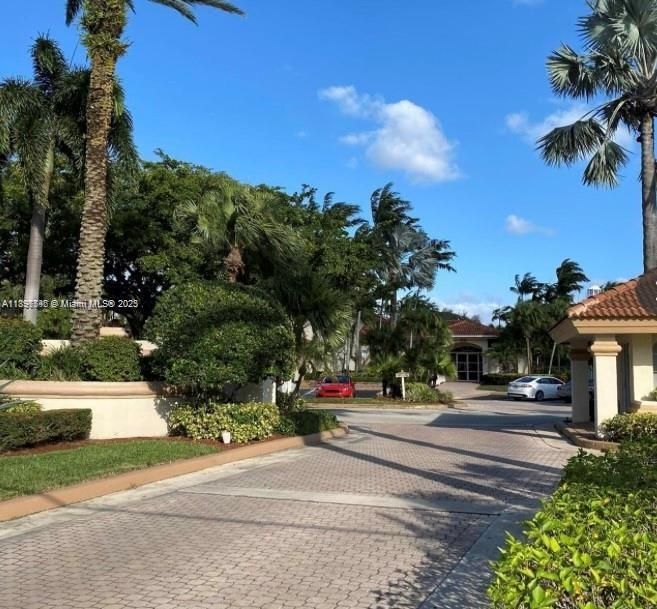 Под контрактом: $1,600 (1 спален, 1 ванн, 800 Квадратных фут)