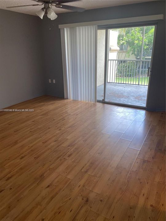 Под контрактом: $1,600 (1 спален, 1 ванн, 800 Квадратных фут)