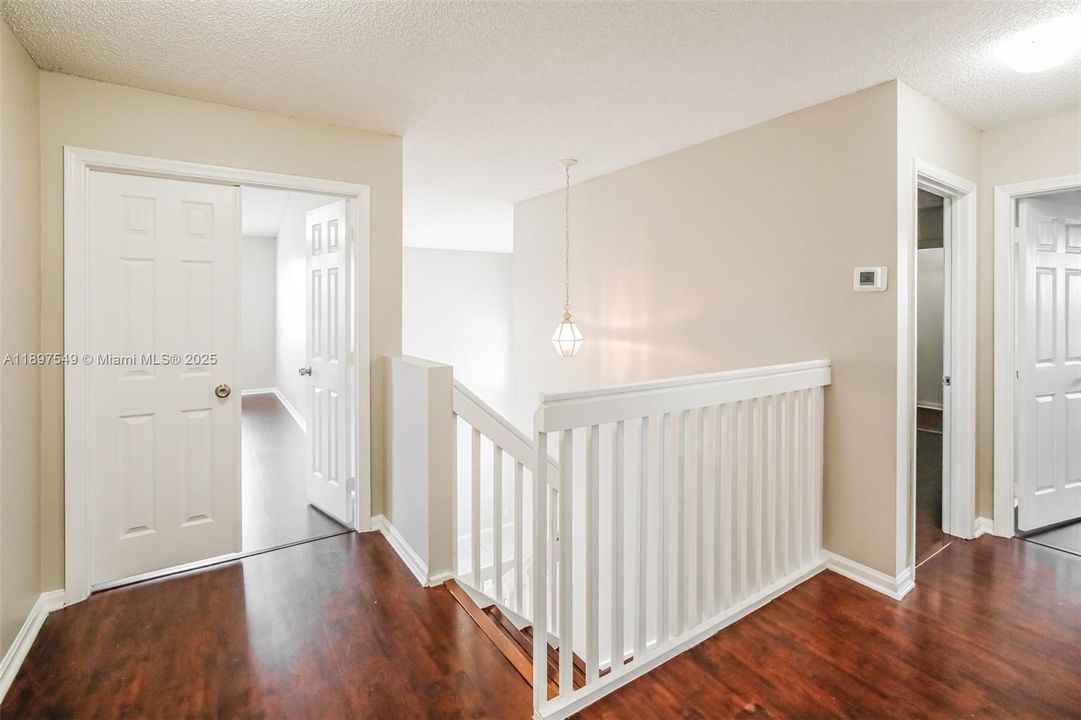 合同活跃: $3,825 (5 贝兹, 3 浴室, 2998 平方英尺)