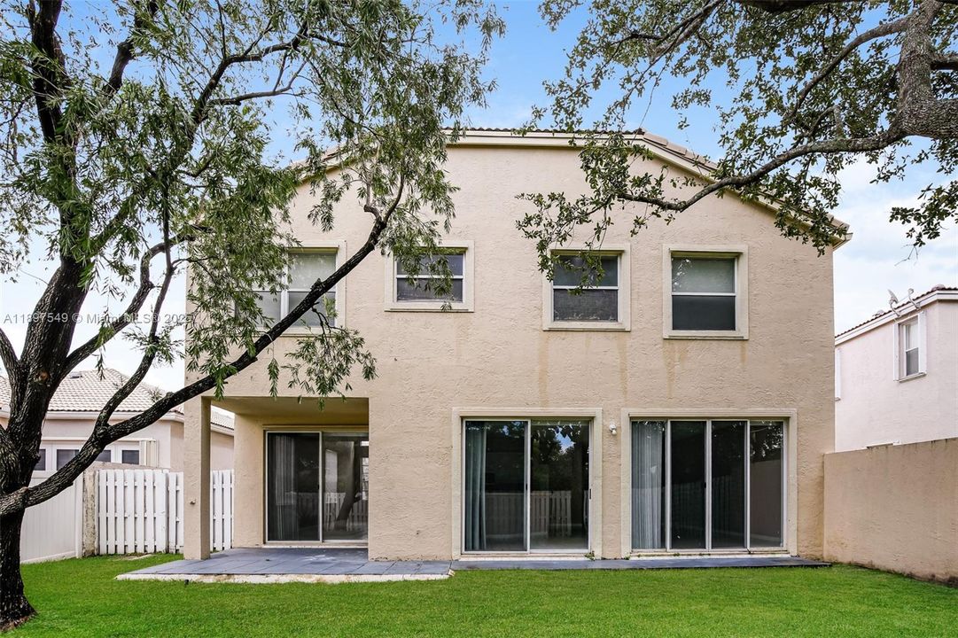 合同活跃: $3,825 (5 贝兹, 3 浴室, 2998 平方英尺)