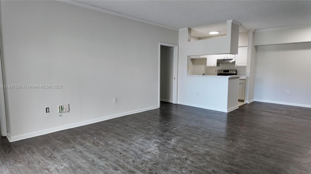 For Rent: $2,600 (3 beds, 2 baths, 1255 Square Feet)