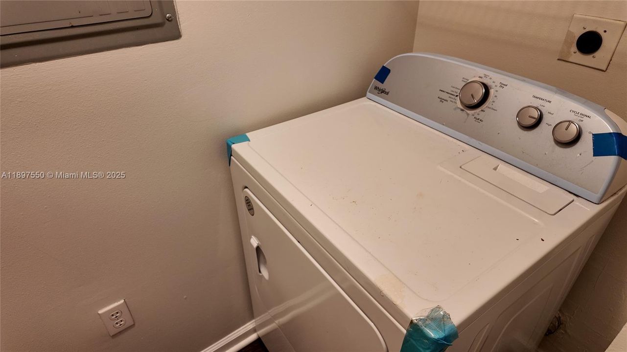 For Rent: $2,600 (3 beds, 2 baths, 1255 Square Feet)