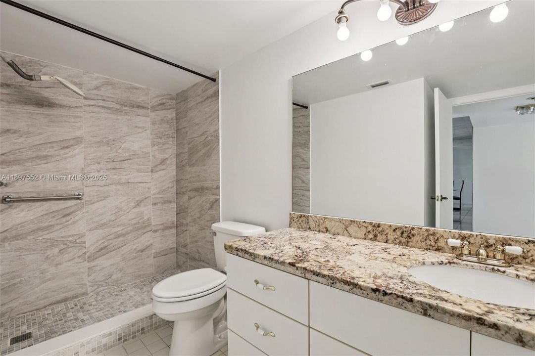 На продажу: $215,000 (2 спален, 2 ванн, 1365 Квадратных фут)