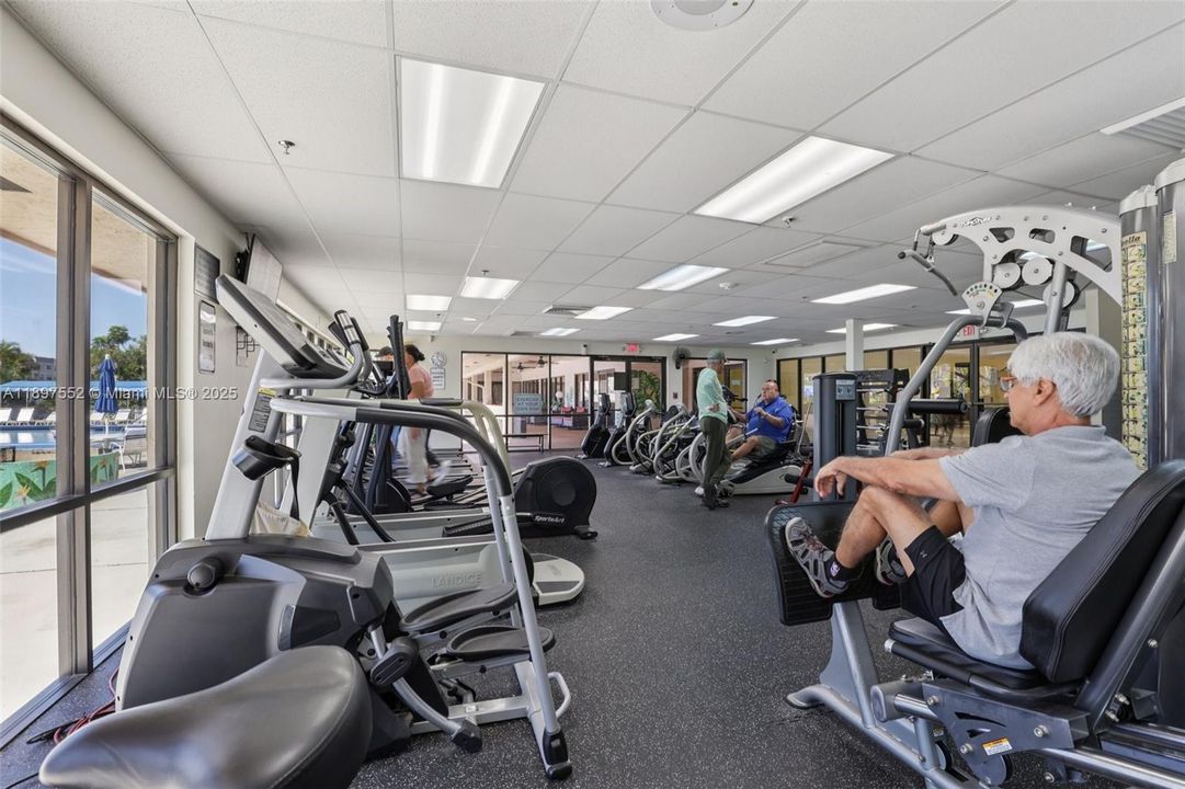 На продажу: $215,000 (2 спален, 2 ванн, 1365 Квадратных фут)