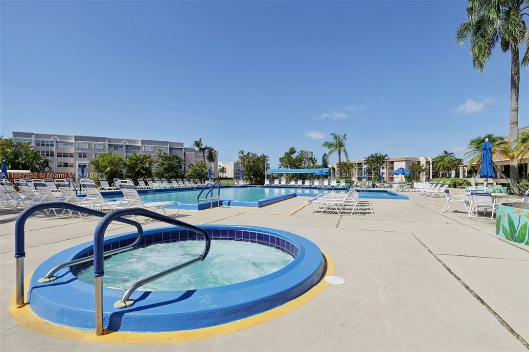 На продажу: $215,000 (2 спален, 2 ванн, 1365 Квадратных фут)